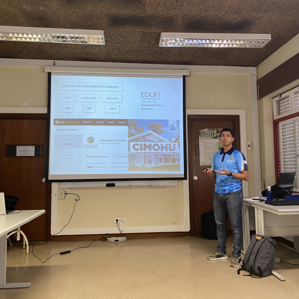 Manrique Rodríguez presented his research project at SpertLab